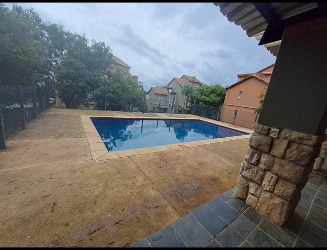 2 BEDROOM TOWNHOUSE FOR SALE IN CASTLEVIEW